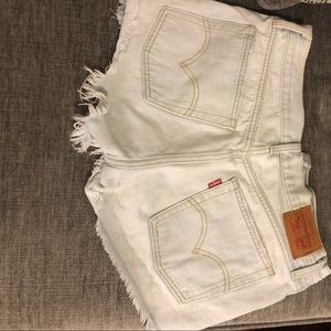 High waisted Levi’s Shorts (Aritzia)